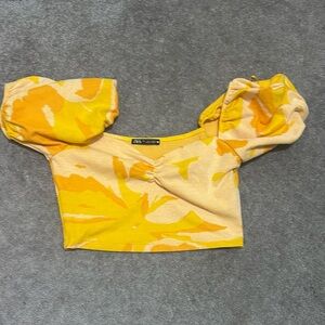 Brand new yellow Zara cropped sweater size top size Small never worn